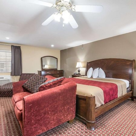 Econo Lodge Inn & Suites Bryant Dış mekan fotoğraf