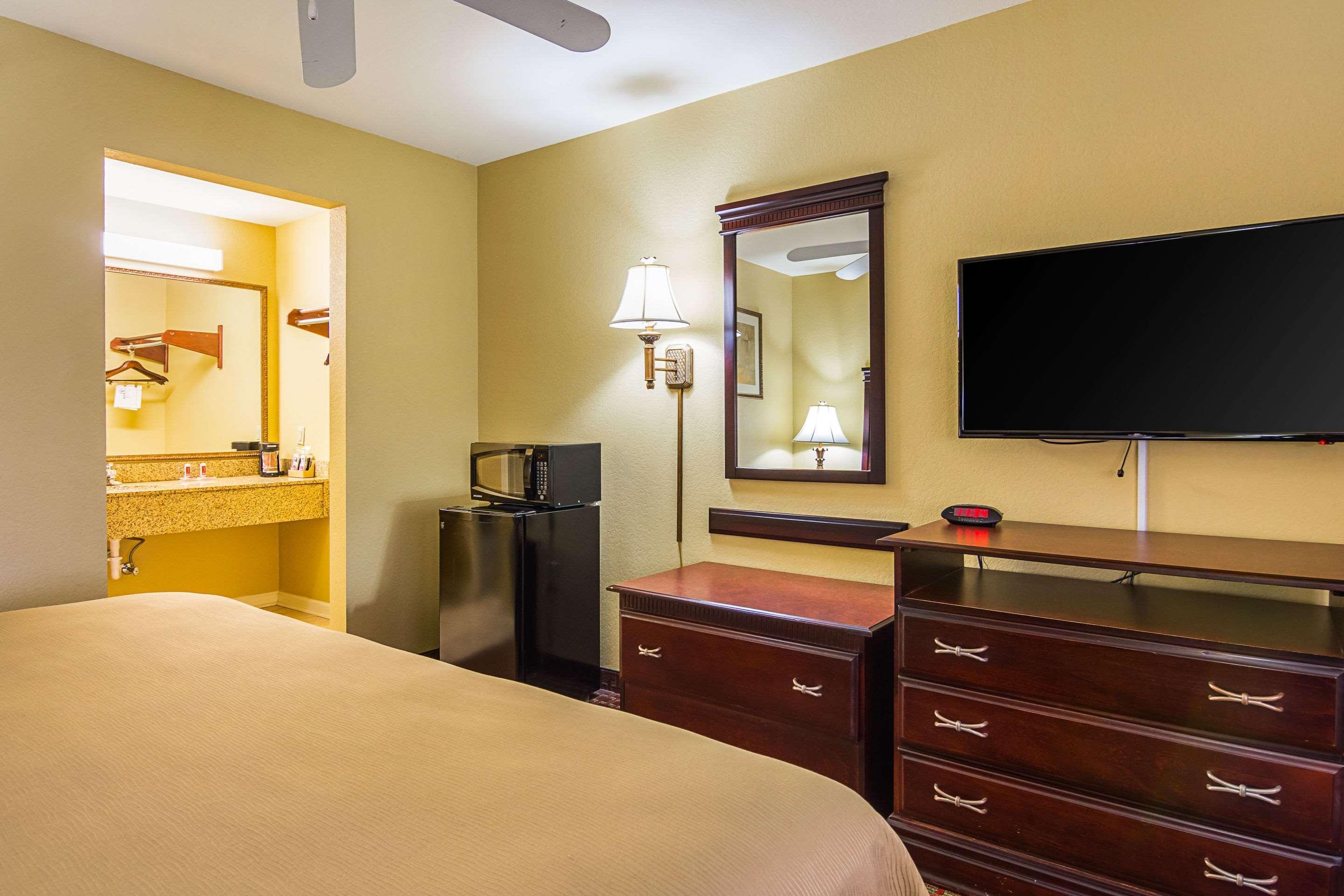 Econo Lodge Inn & Suites Bryant Dış mekan fotoğraf