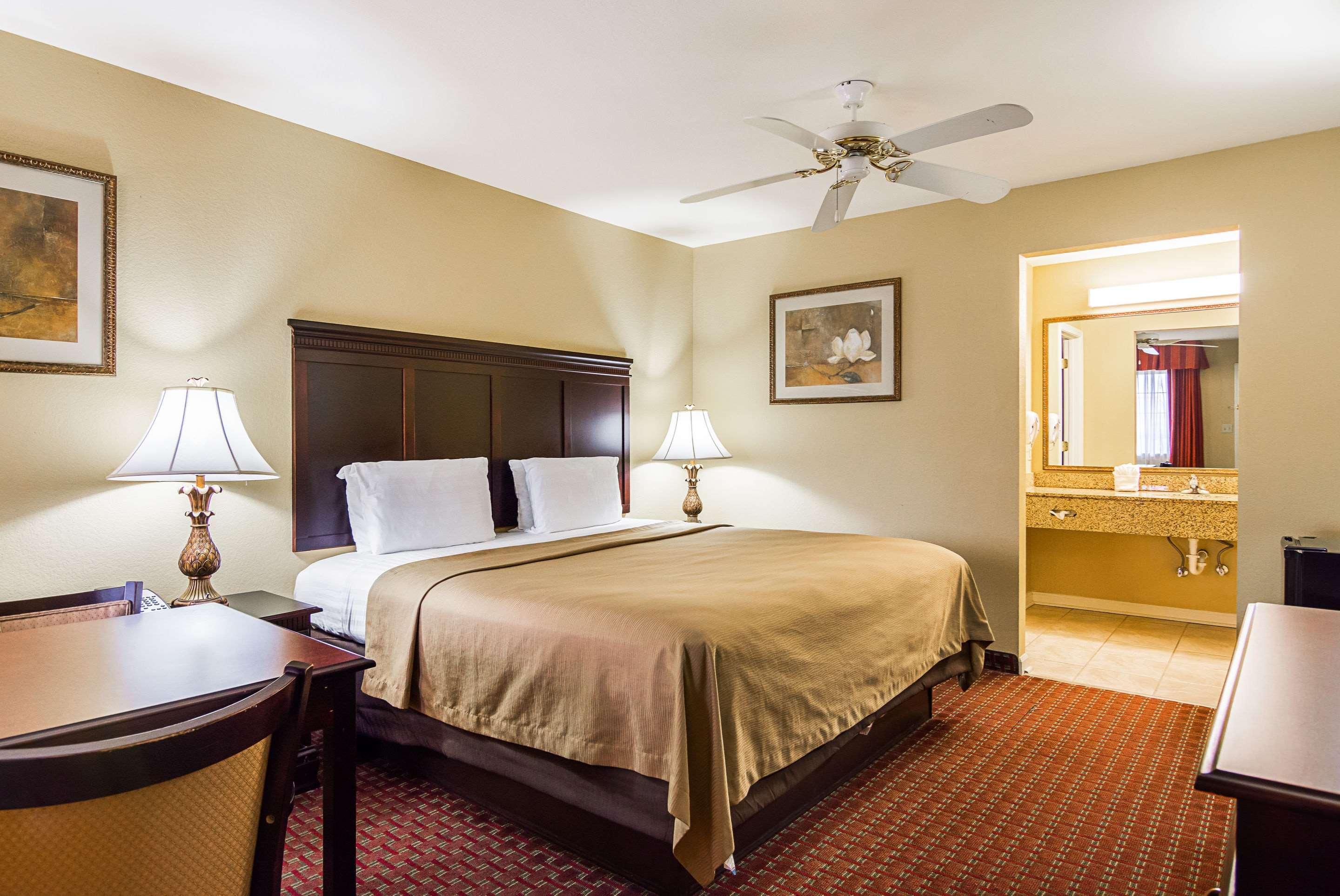 Econo Lodge Inn & Suites Bryant Dış mekan fotoğraf