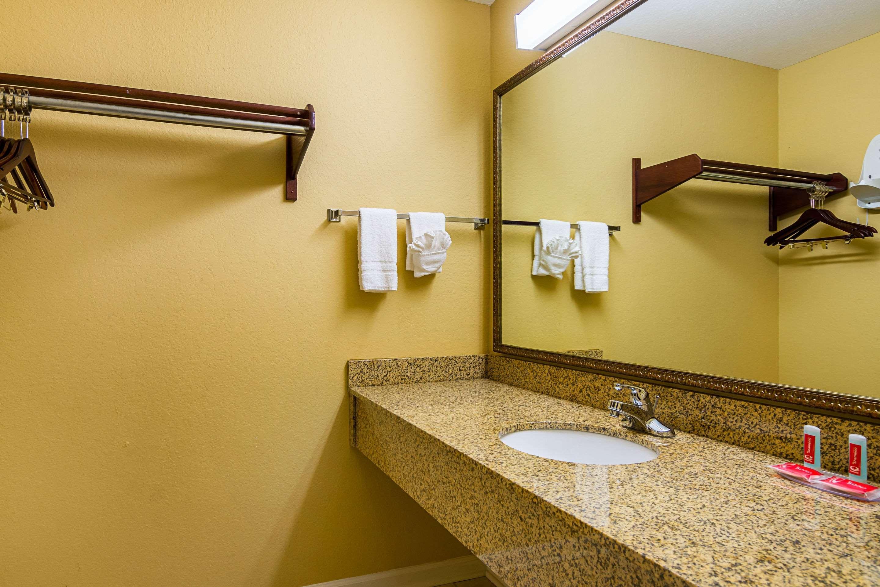 Econo Lodge Inn & Suites Bryant Dış mekan fotoğraf