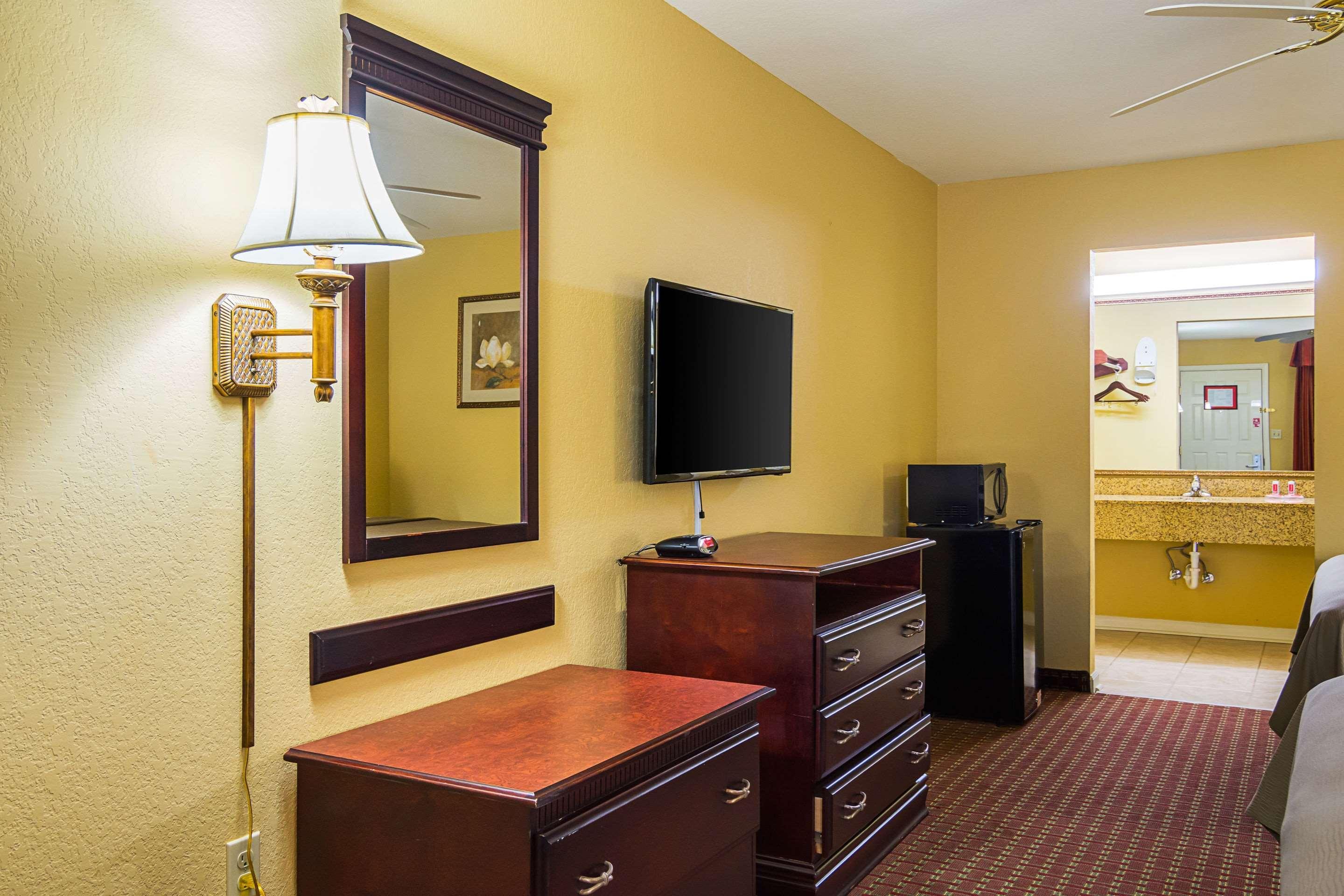 Econo Lodge Inn & Suites Bryant Dış mekan fotoğraf
