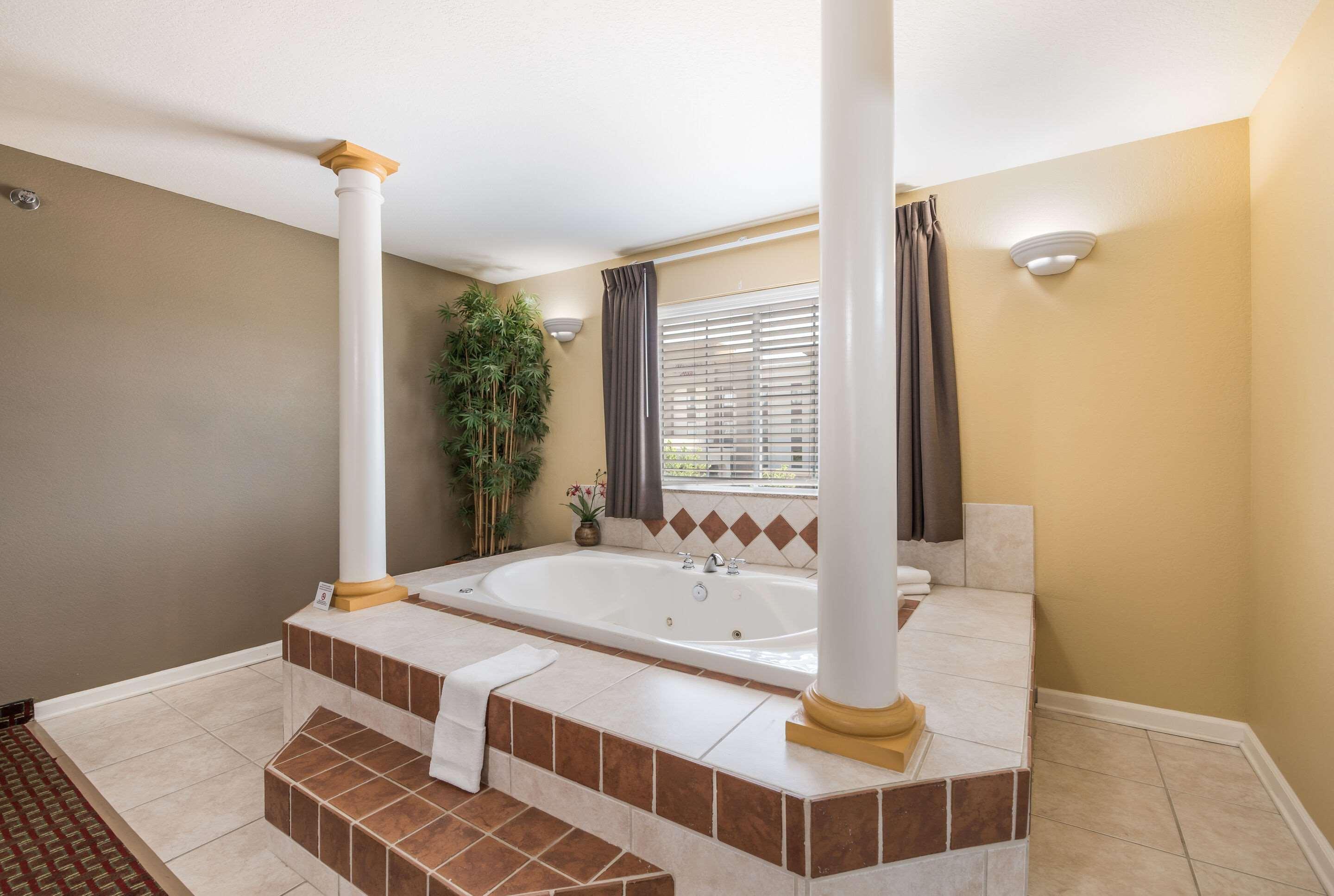 Econo Lodge Inn & Suites Bryant Dış mekan fotoğraf