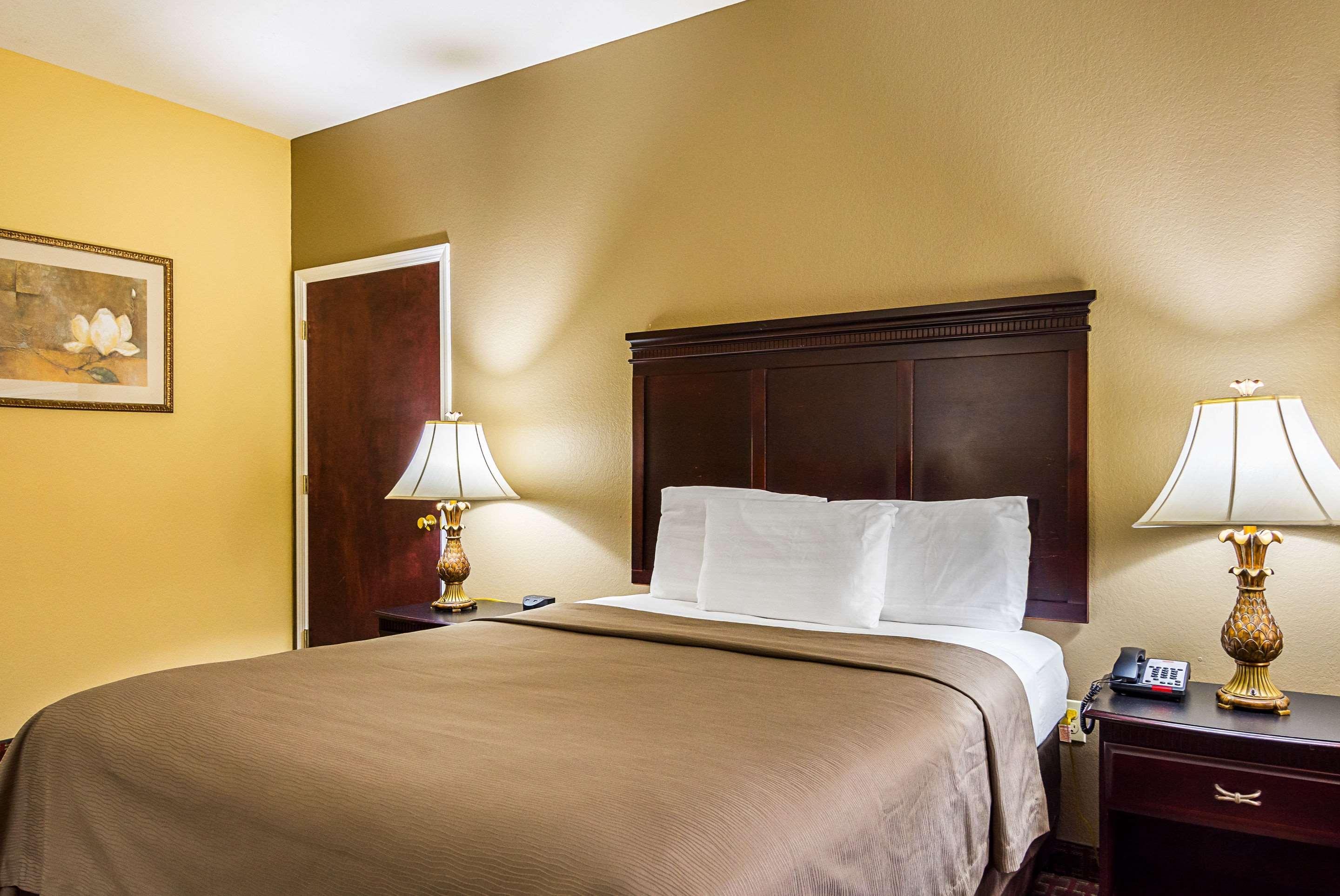 Econo Lodge Inn & Suites Bryant Dış mekan fotoğraf