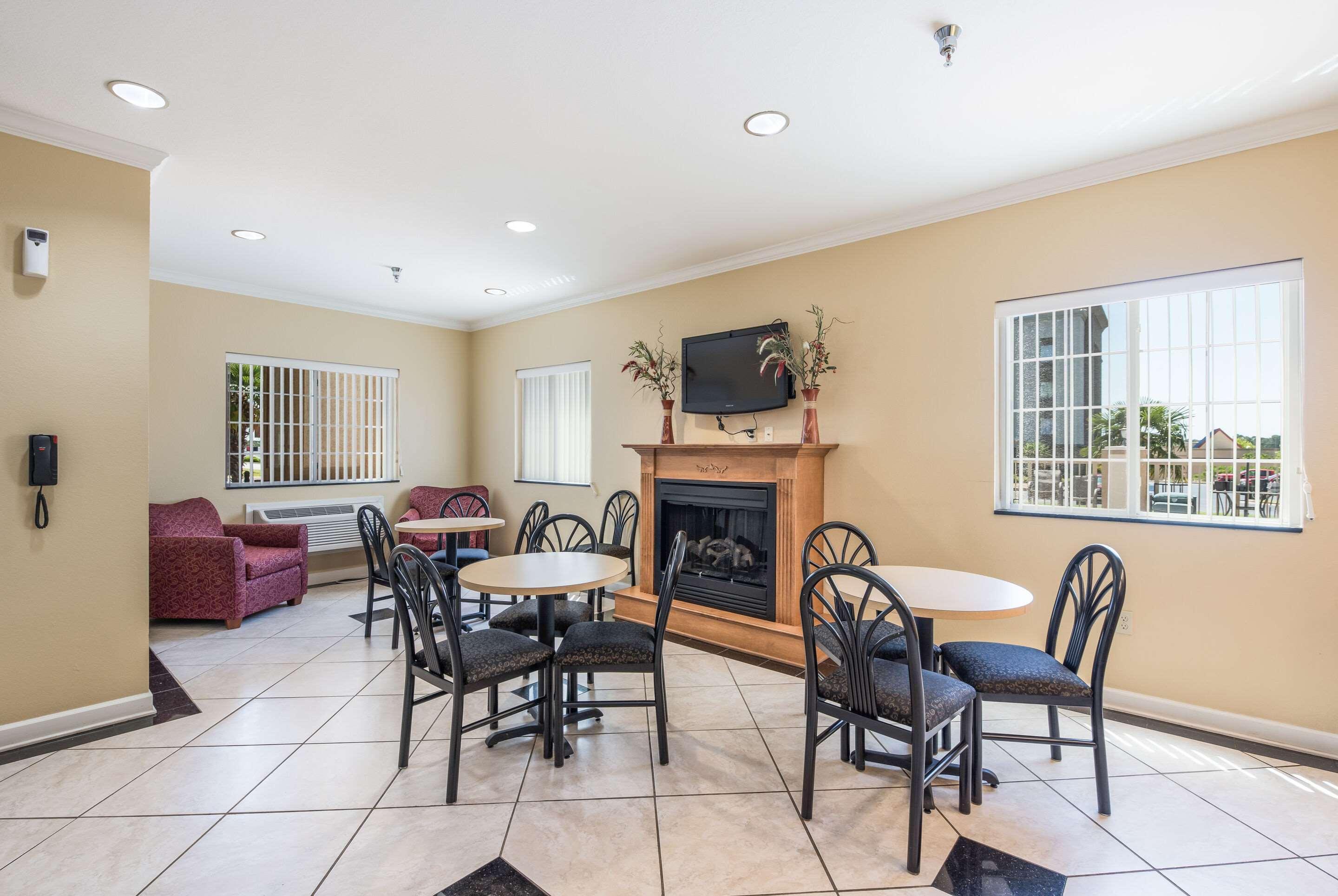 Econo Lodge Inn & Suites Bryant Dış mekan fotoğraf