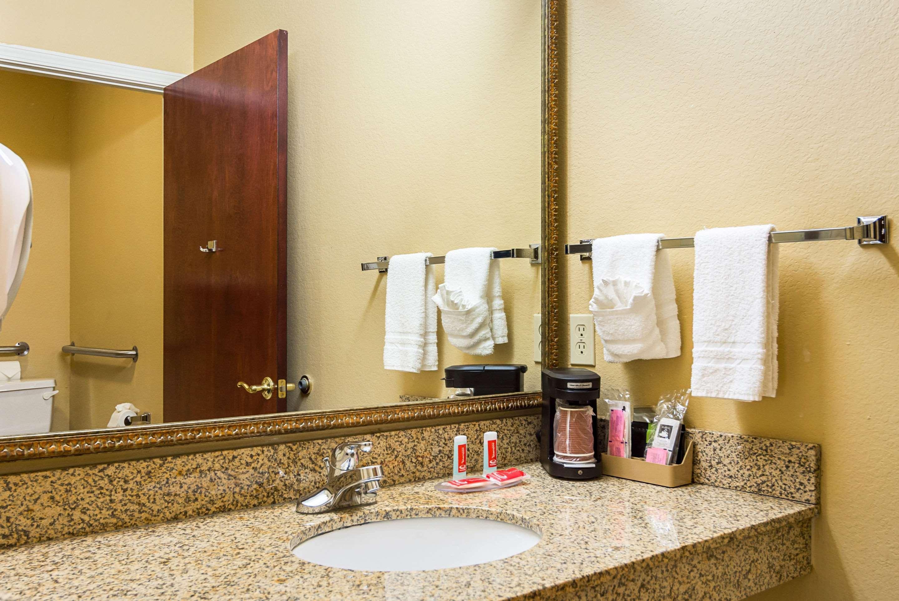 Econo Lodge Inn & Suites Bryant Dış mekan fotoğraf
