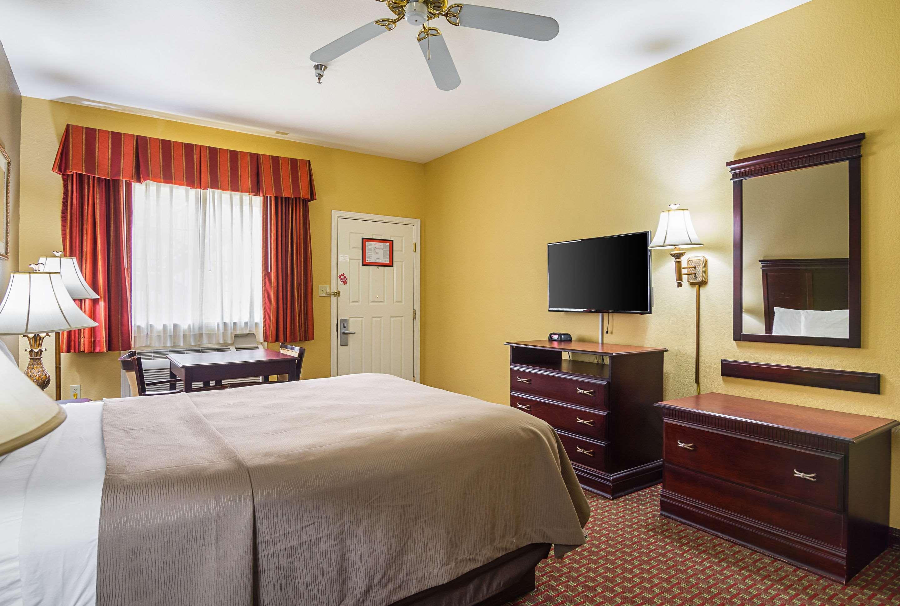 Econo Lodge Inn & Suites Bryant Dış mekan fotoğraf