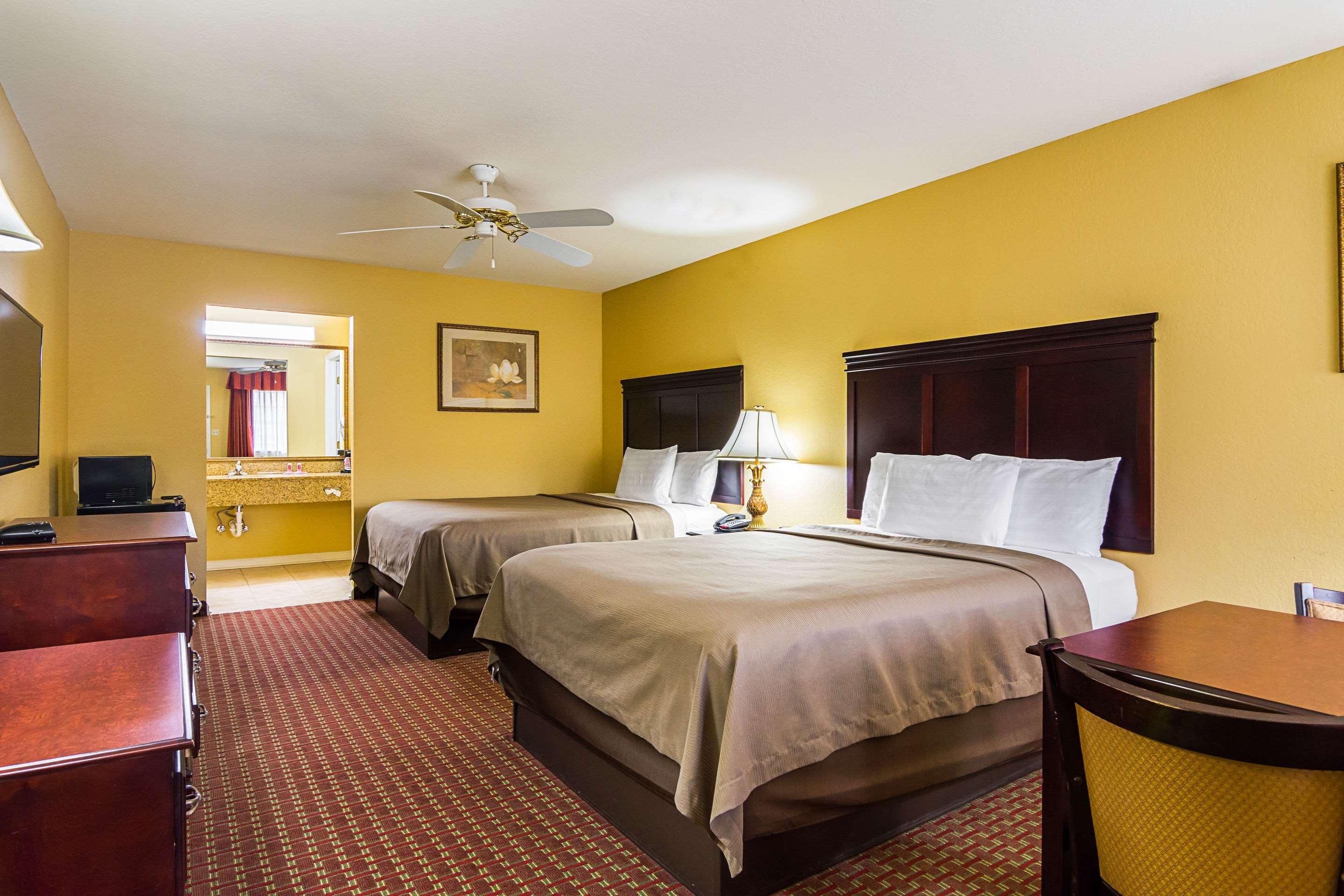 Econo Lodge Inn & Suites Bryant Dış mekan fotoğraf