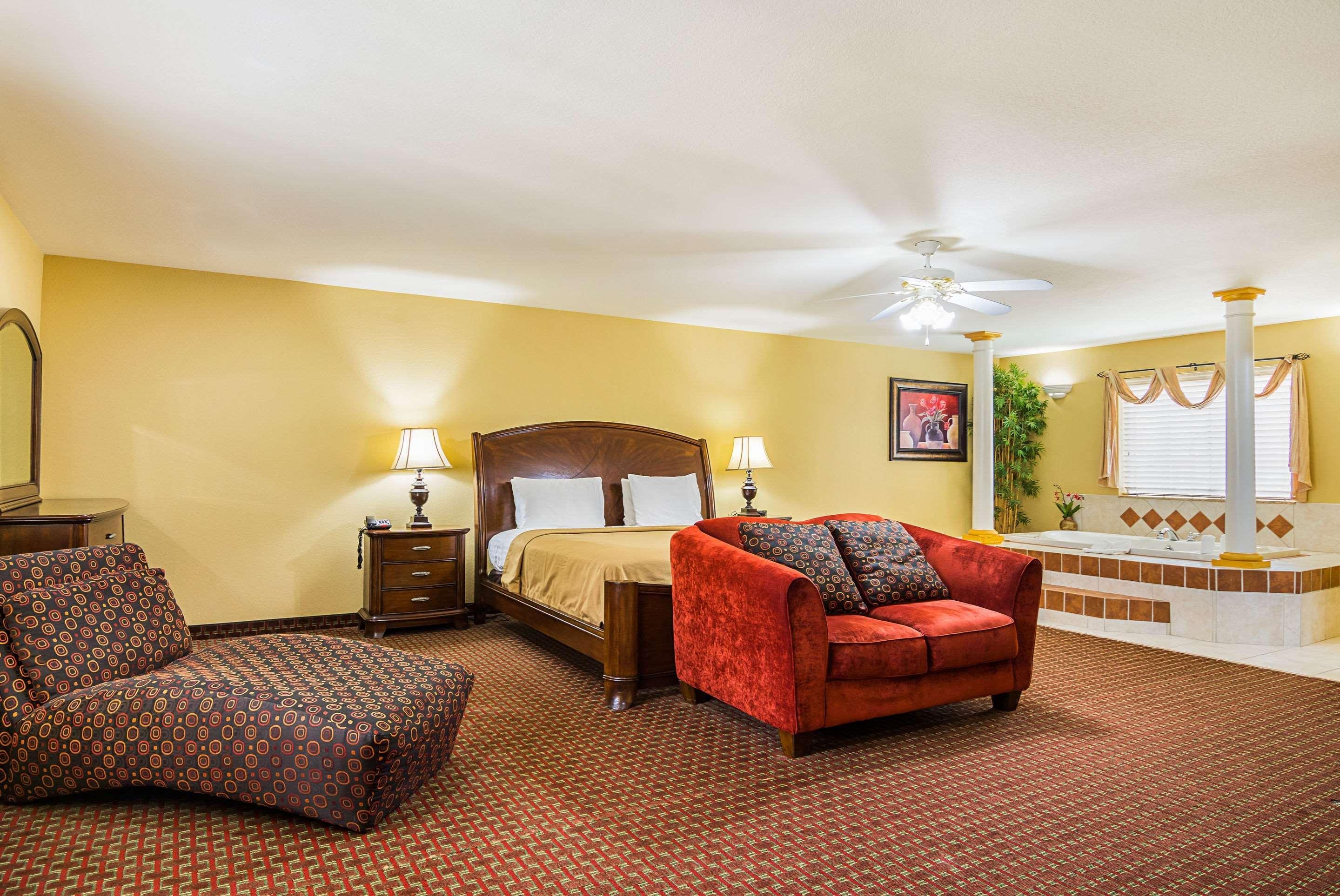 Econo Lodge Inn & Suites Bryant Dış mekan fotoğraf