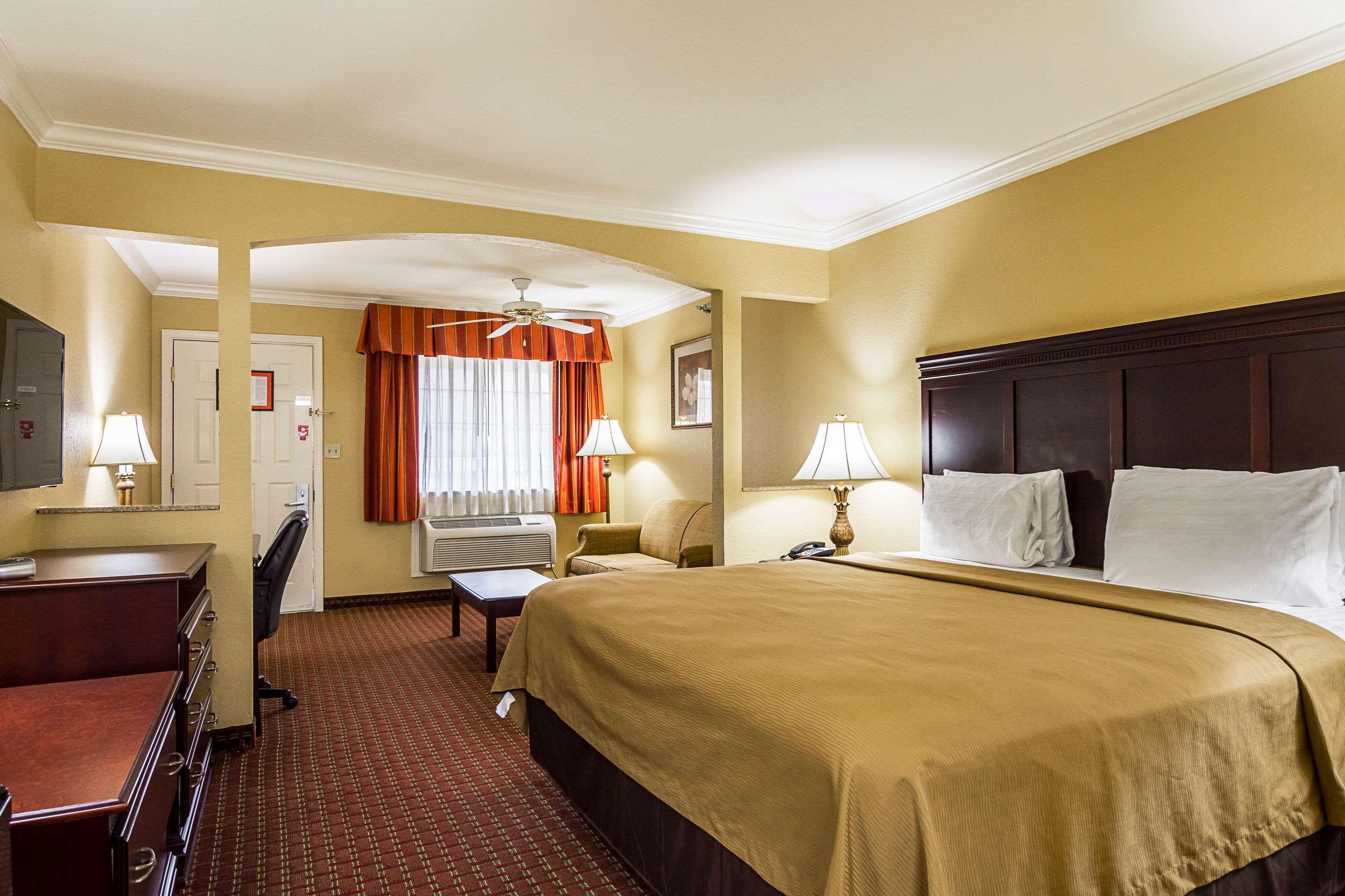 Econo Lodge Inn & Suites Bryant Dış mekan fotoğraf