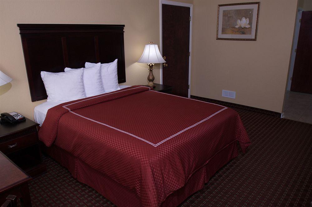 Econo Lodge Inn & Suites Bryant Dış mekan fotoğraf